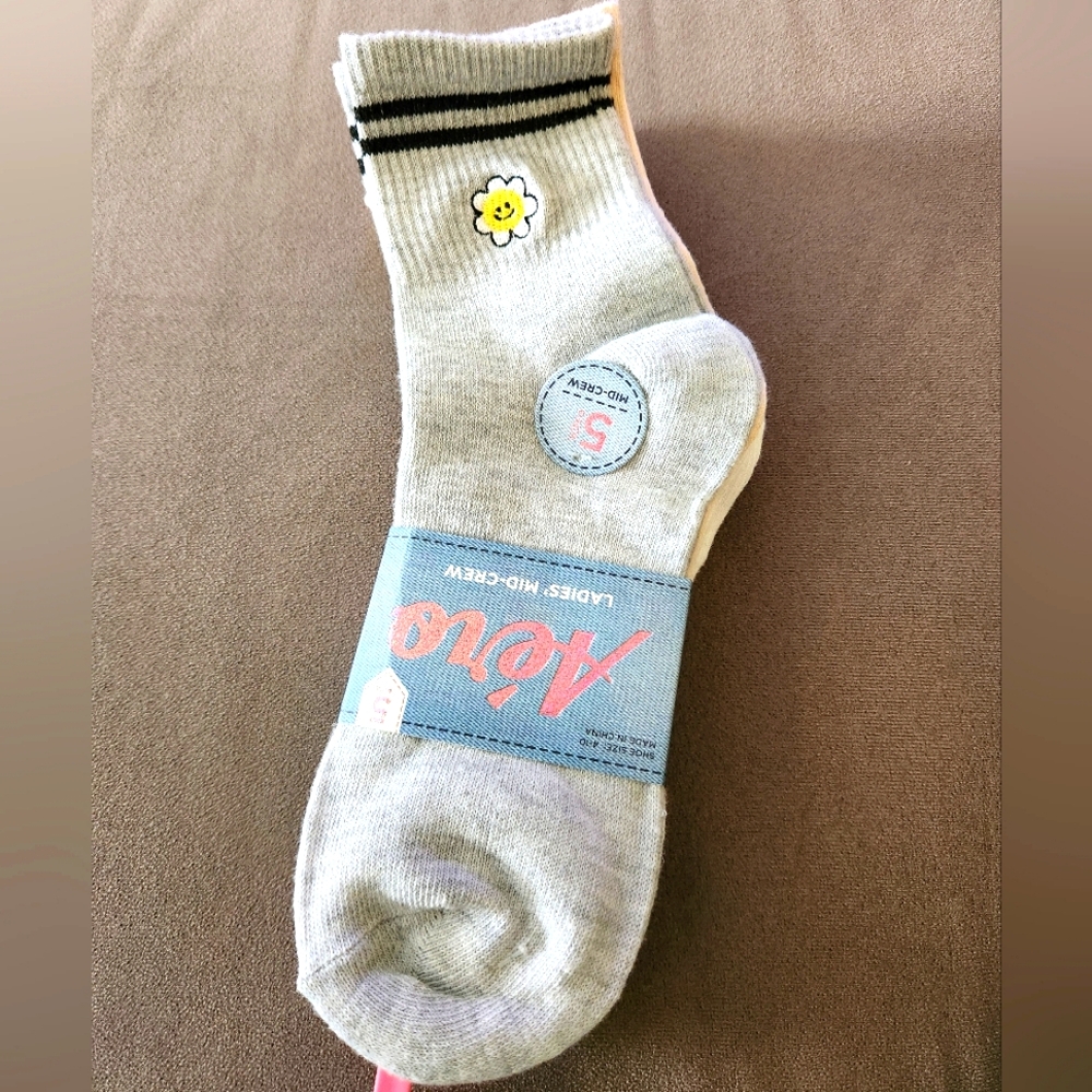 Aéro Women Mid-Crew Socks 5PK Shoe Size: 4-10 **NEW